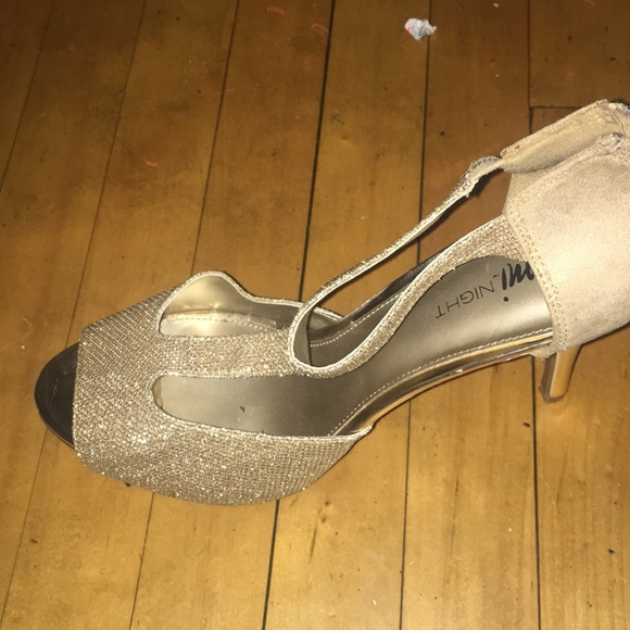 New studded womens heels. - Picture 3 of 3